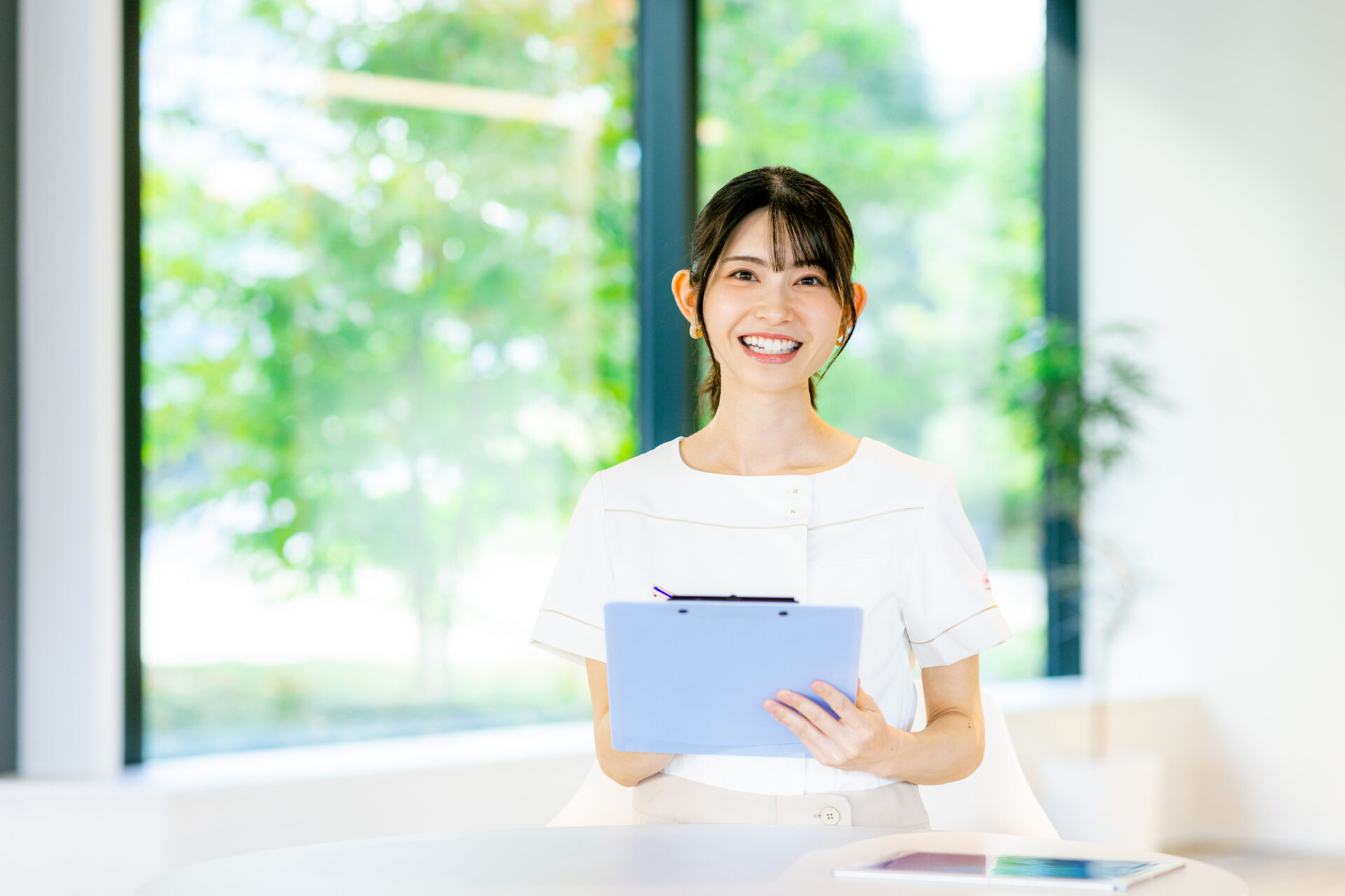 メンズ脱毛_失敗しない10ヶ条_カウンセリングする女性